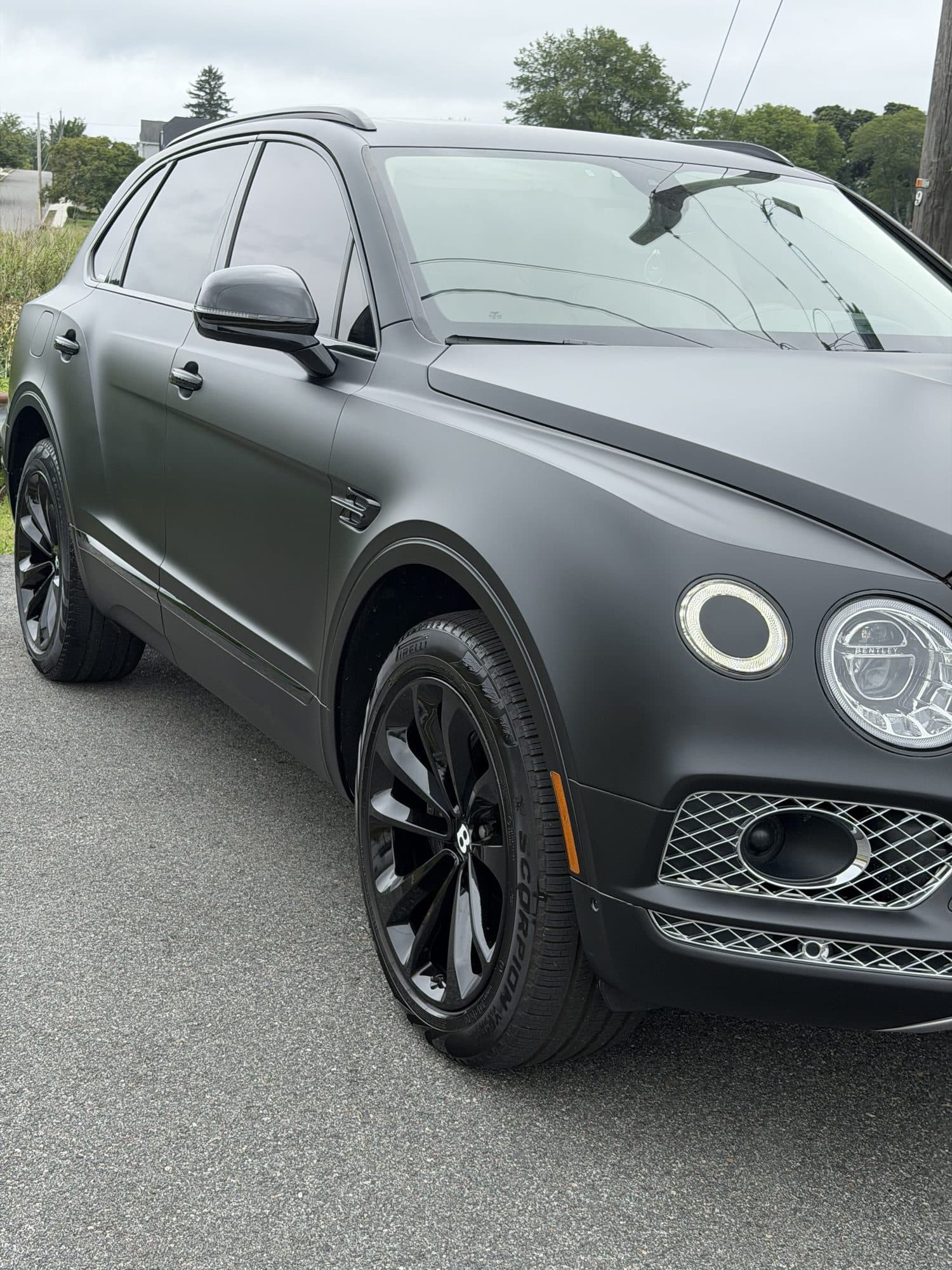 2017 Bentley Bentayga photo 3