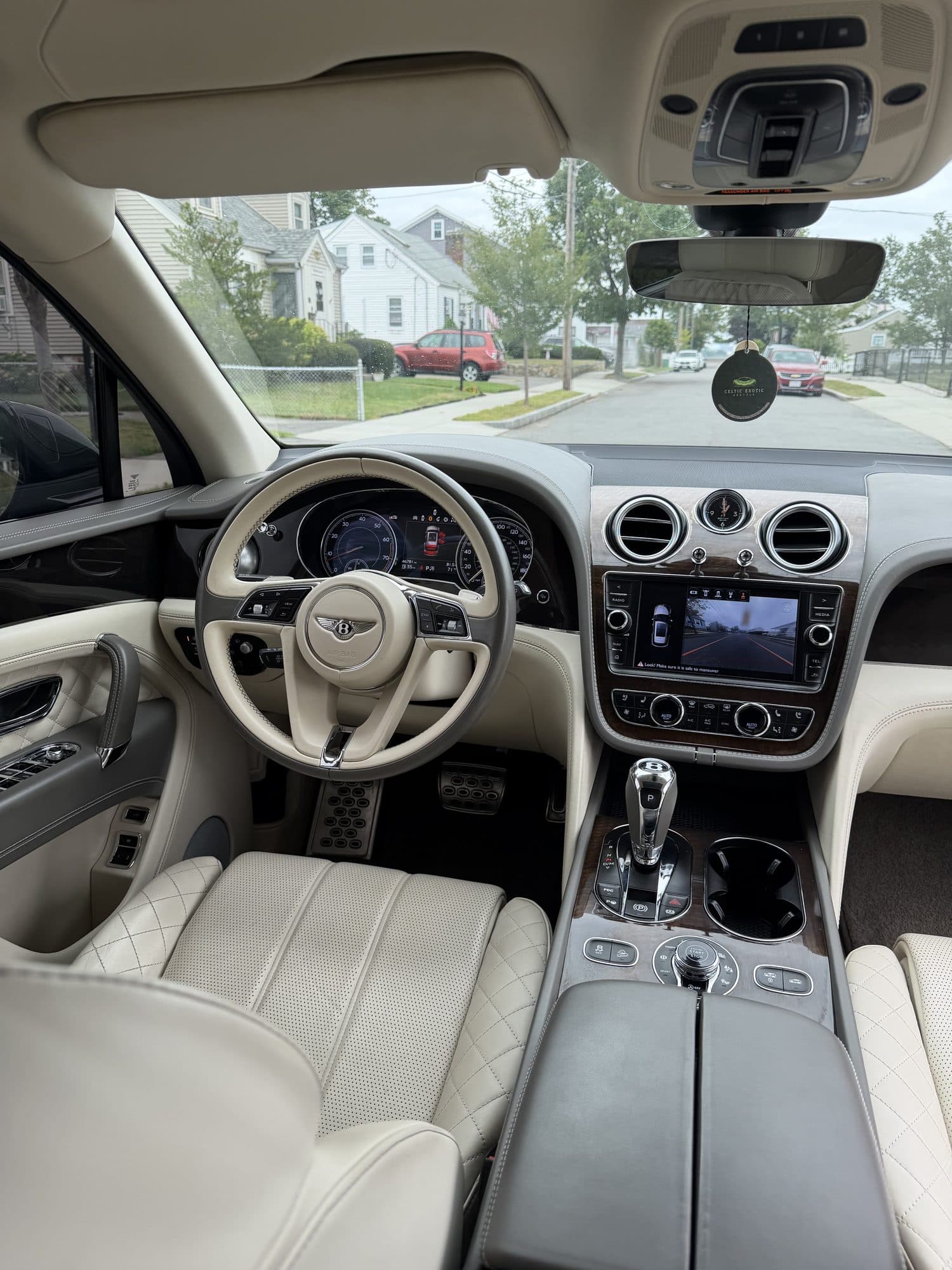 2017 Bentley Bentayga photo 4