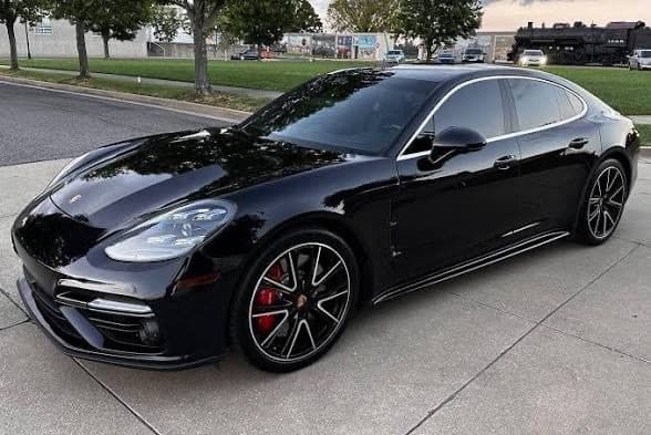 2018 Porsche Panamera photo 2