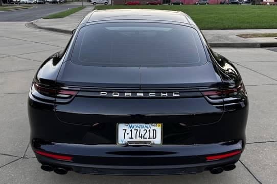 2018 Porsche Panamera photo 3