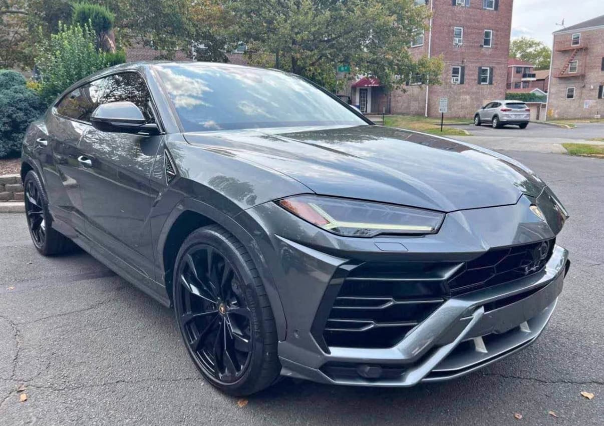 2023 Lamborghini Urus photo 1